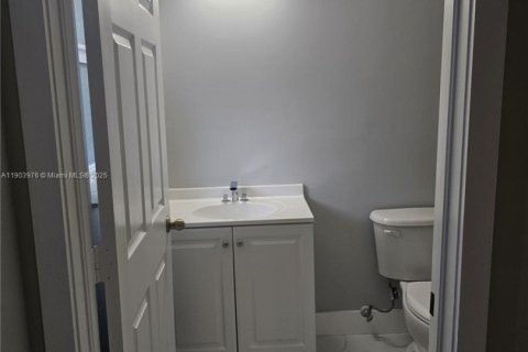 Купить виллу или дом в Хомстед, Флорида 3 спальни, 113.43м2, № 1956047 - фото 23