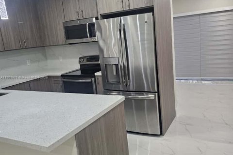 Купить виллу или дом в Хомстед, Флорида 3 спальни, 113.43м2, № 1956047 - фото 16