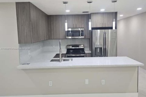 Купить виллу или дом в Хомстед, Флорида 3 спальни, 113.43м2, № 1956047 - фото 17