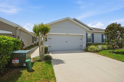 House in Land O' Lakes, Florida 3 bedrooms, 142.33 sq.m. № 2376876
