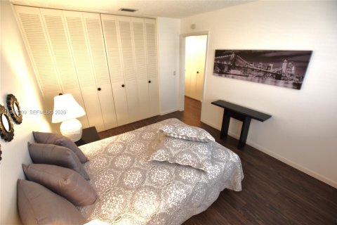 House in West Palm Beach, Florida 2 bedrooms, 84.54 sq.m. № 1999427 - photo 19