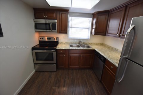 House in West Palm Beach, Florida 2 bedrooms, 84.54 sq.m. № 1999427 - photo 5