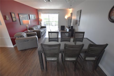 House in West Palm Beach, Florida 2 bedrooms, 84.54 sq.m. № 1999427 - photo 7