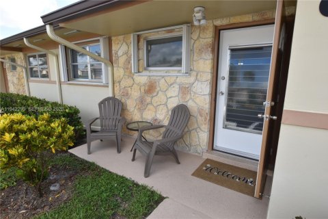 House in West Palm Beach, Florida 2 bedrooms, 84.54 sq.m. № 1999427