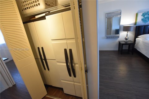 House in West Palm Beach, Florida 2 bedrooms, 84.54 sq.m. № 1999427 - photo 18