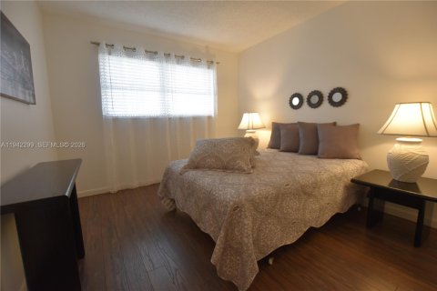 House in West Palm Beach, Florida 2 bedrooms, 84.54 sq.m. № 1999427 - photo 15