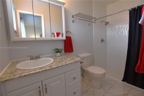 House in West Palm Beach, Florida 2 bedrooms, 84.54 sq.m. № 1999427 - photo 16