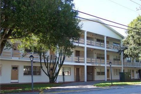 Condominio en Largo, Florida, 1 dormitorio  № 2286942