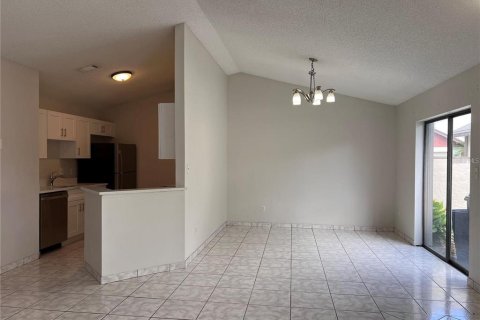 Duplex in Orlando, Florida 2 bedrooms, 104.05 sq.m. № 1902338 - photo 2