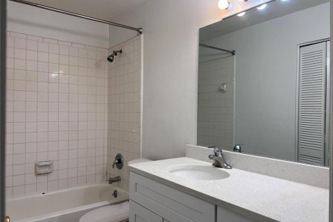 Duplex in Orlando, Florida 2 bedrooms, 104.05 sq.m. № 1902338 - photo 5