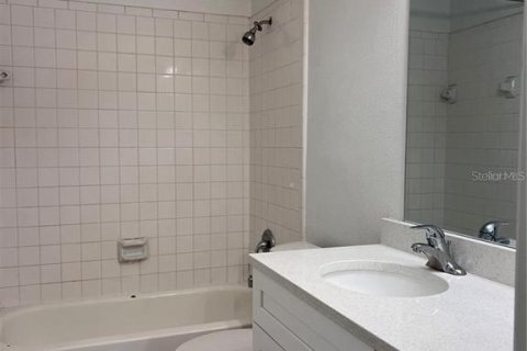 Duplex in Orlando, Florida 2 bedrooms, 104.05 sq.m. № 1902338 - photo 21