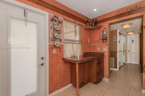 Condominio en venta en Lauderdale Lakes, Florida, 2 dormitorios, 101.08 m2 № 1947348 - foto 5