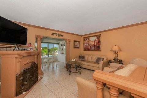 Condominio en venta en Lauderdale Lakes, Florida, 2 dormitorios, 101.08 m2 № 1947348 - foto 6