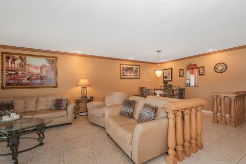 Condominio en venta en Lauderdale Lakes, Florida, 2 dormitorios, 101.08 m2 № 1947348 - foto 10