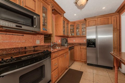 Condominio en venta en Lauderdale Lakes, Florida, 2 dormitorios, 101.08 m2 № 1947348 - foto 3