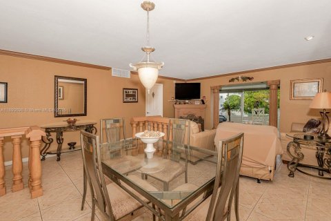 Condominio en venta en Lauderdale Lakes, Florida, 2 dormitorios, 101.08 m2 № 1947348 - foto 9
