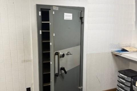 Propiedad comercial en alquiler en Lake Wales, Florida, 219.99 m2 № 1866734 - foto 4