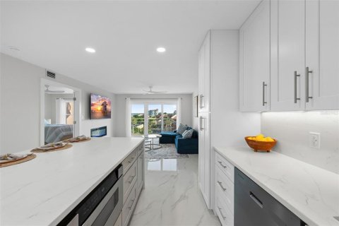 Copropriété à vendre à Saint Petersburg, Floride: 1 chambre, 69.21 m2 № 2430444 - photo 11