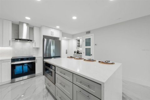 Copropriété à vendre à Saint Petersburg, Floride: 1 chambre, 69.21 m2 № 2430444 - photo 10