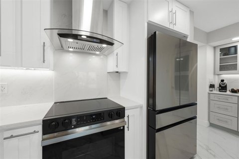Copropriété à vendre à Saint Petersburg, Floride: 1 chambre, 69.21 m2 № 2430444 - photo 4