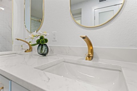 Copropriété à vendre à Saint Petersburg, Floride: 1 chambre, 69.21 m2 № 2430444 - photo 23