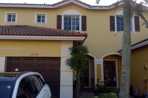 Купить таунхаус в Норт-Лодердейл, Флорида 3 спальни, 130.43м2, № 1897167 - фото 1