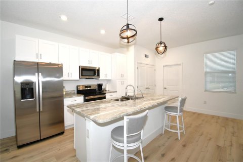 House in Poinciana, Florida 3 bedrooms, 139.35 sq.m. № 2324784 - photo 12