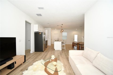 House in Poinciana, Florida 3 bedrooms, 139.35 sq.m. № 2324784 - photo 21