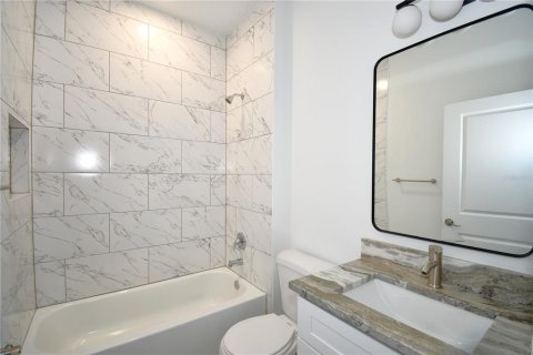 House in Poinciana, Florida 3 bedrooms, 139.35 sq.m. № 2324784 - photo 16