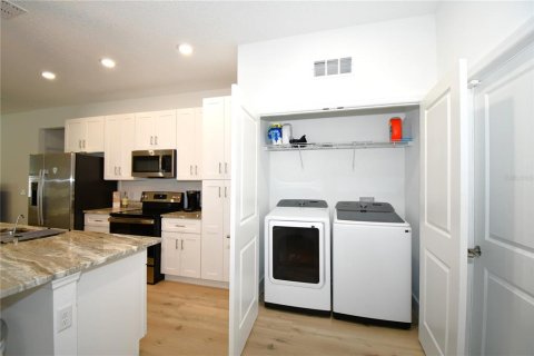 House in Poinciana, Florida 3 bedrooms, 139.35 sq.m. № 2324784 - photo 9
