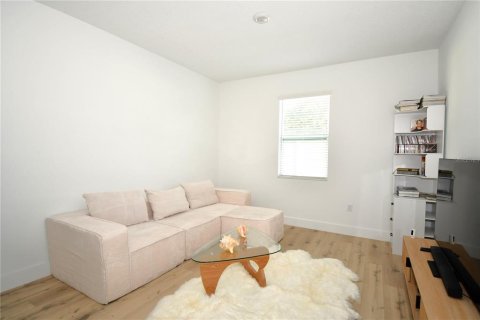 House in Poinciana, Florida 3 bedrooms, 139.35 sq.m. № 2324784 - photo 20