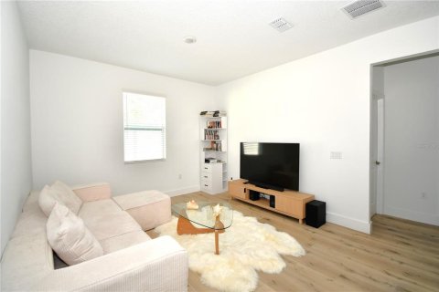 House in Poinciana, Florida 3 bedrooms, 139.35 sq.m. № 2324784 - photo 14