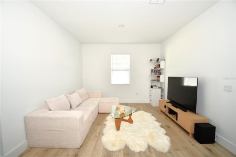 House in Poinciana, Florida 3 bedrooms, 139.35 sq.m. № 2324784 - photo 13