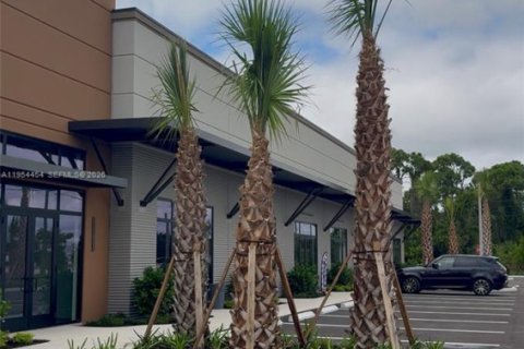 Commercial property in Fort Myers, Florida № 2153338 - photo 7