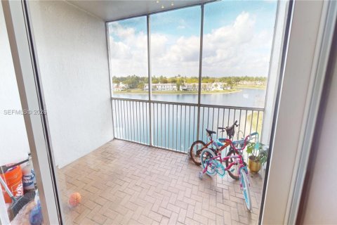 Apartamento en alquiler en Doral, Florida, 3 dormitorios, 157.93 m2 № 2029895 - foto 29