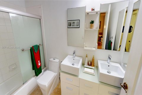 Apartamento en alquiler en Doral, Florida, 3 dormitorios, 157.93 m2 № 2029895 - foto 13