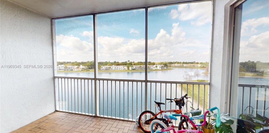 Apartamento en Doral, Florida 3 dormitorios, 157.93 m2 № 2029895