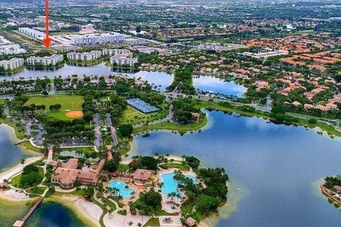 Apartamento en alquiler en Doral, Florida, 3 dormitorios, 157.93 m2 № 2029895 - foto 2