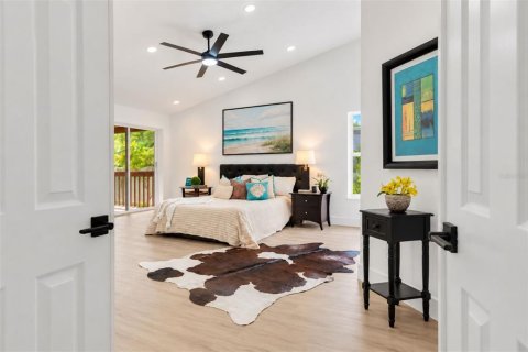 House in Tierra Verde, Florida 3 bedrooms, 192.4 sq.m. № 2351485 - photo 24