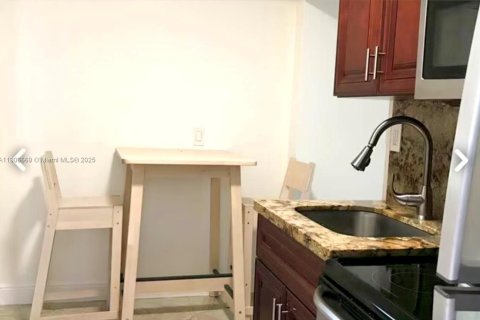 Villa ou maison à louer à Pompano Beach, Floride: 1 chambre № 1963328 - photo 3