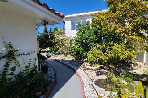 House in Pompano Beach, Florida 1 bedroom № 1963328 - photo 8