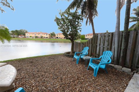 Townhouse in Miami, Florida 3 bedrooms, 158.86 sq.m. № 1982309 - photo 10