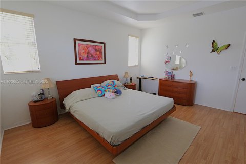 Townhouse in Miami, Florida 3 bedrooms, 158.86 sq.m. № 1982309 - photo 13