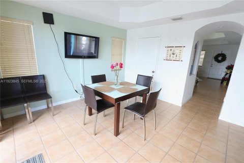 Townhouse in Miami, Florida 3 bedrooms, 158.86 sq.m. № 1982309 - photo 8