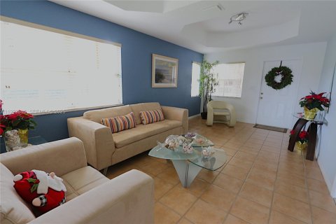 Townhouse in Miami, Florida 3 bedrooms, 158.86 sq.m. № 1982309 - photo 3
