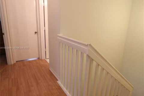 Townhouse in Miami, Florida 3 bedrooms, 158.86 sq.m. № 1982309 - photo 11