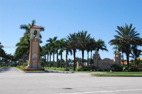 Townhouse in Miami, Florida 3 bedrooms, 158.86 sq.m. № 1982309 - photo 25