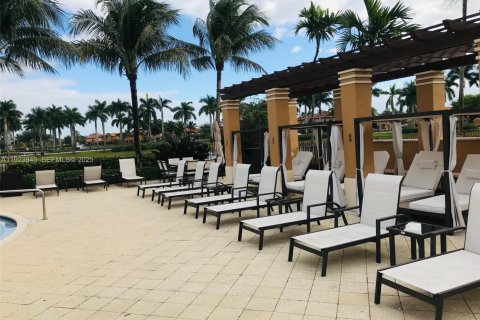 Townhouse in Miami, Florida 3 bedrooms, 158.86 sq.m. № 1982309 - photo 27