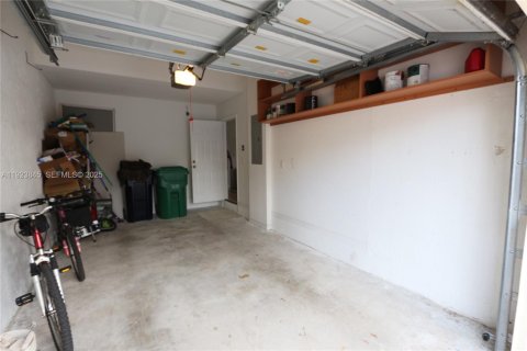 Townhouse in Miami, Florida 3 bedrooms, 158.86 sq.m. № 1982309 - photo 21