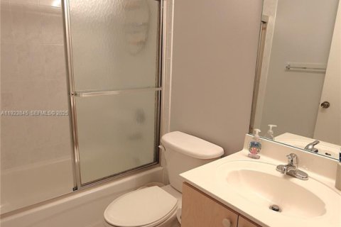 Townhouse in Miami, Florida 3 bedrooms, 158.86 sq.m. № 1982309 - photo 17